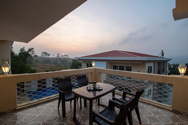 Best Resort in Panchgani with Luxurious Maharaja Suite Room having Jacuzzi